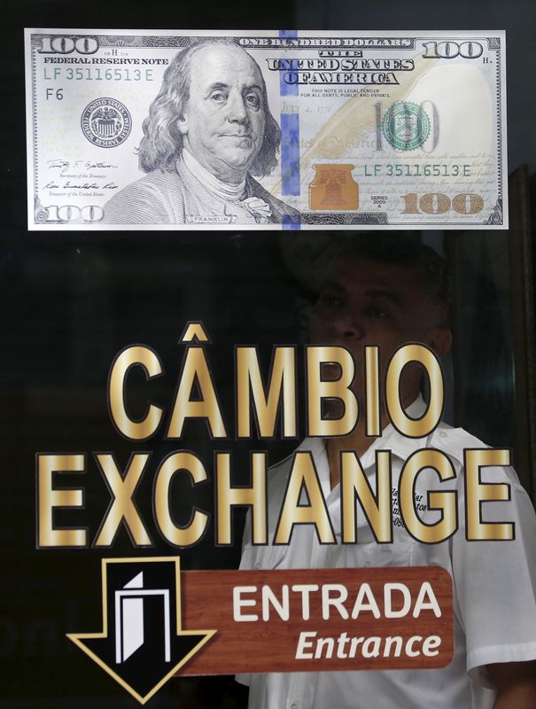 Dólar bate recorde perto de R$6, mas vira e fecha em queda com BC e exterior 1 Dólar bate recorde perto de R$6, mas vira e fecha em queda com BC e exterior