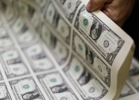 Dólar fecha no menor nível em um mês em dia de reforma administrativa 1 Dólar fecha no menor nível em um mês em dia de reforma administrativa