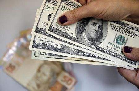 Dólar acelera queda com sinais de melhora da economia local e reforma 8 Dólar acelera queda com sinais de melhora da economia local e reforma